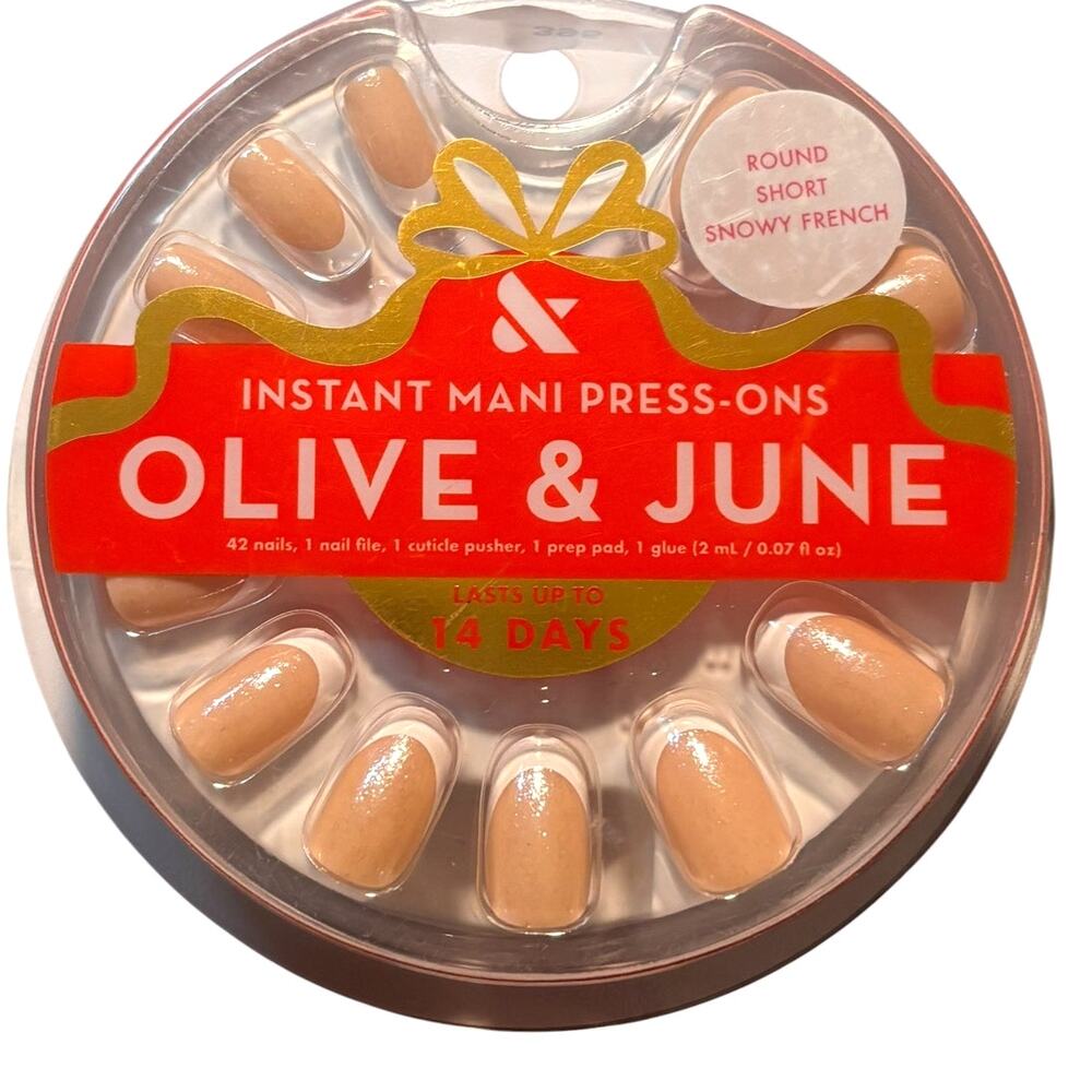 Olive & June Press‑On Nails – Snowy French–Round-Short